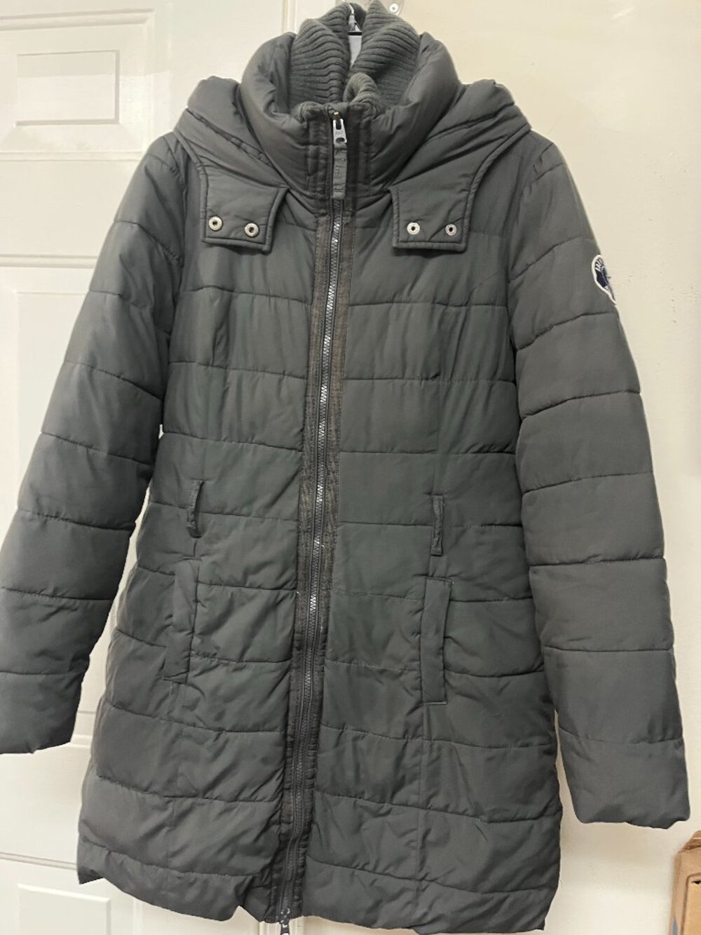 Abercrombie & Fitch Down Puffer Coat Jacket Large Black with hood and arm patch